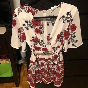 🌹 Beautiful l’Atiste Floral Romper 🌹